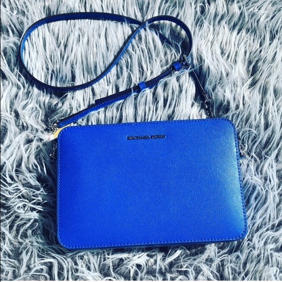 Michael Kors Handbags - NWT Michael Kors Crossbody